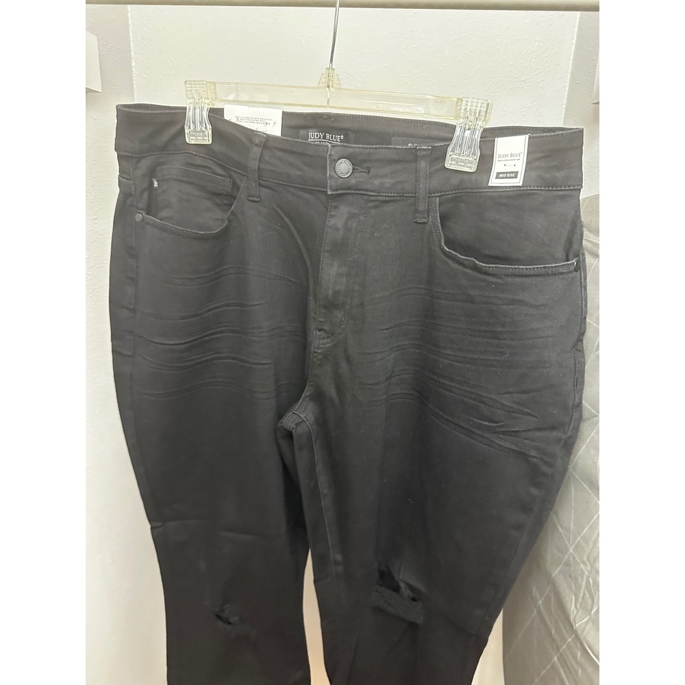 Judy Blue Black Mid Rise Slim Fit Distressed Jeans 18W New NWT - Picture 2 of 5